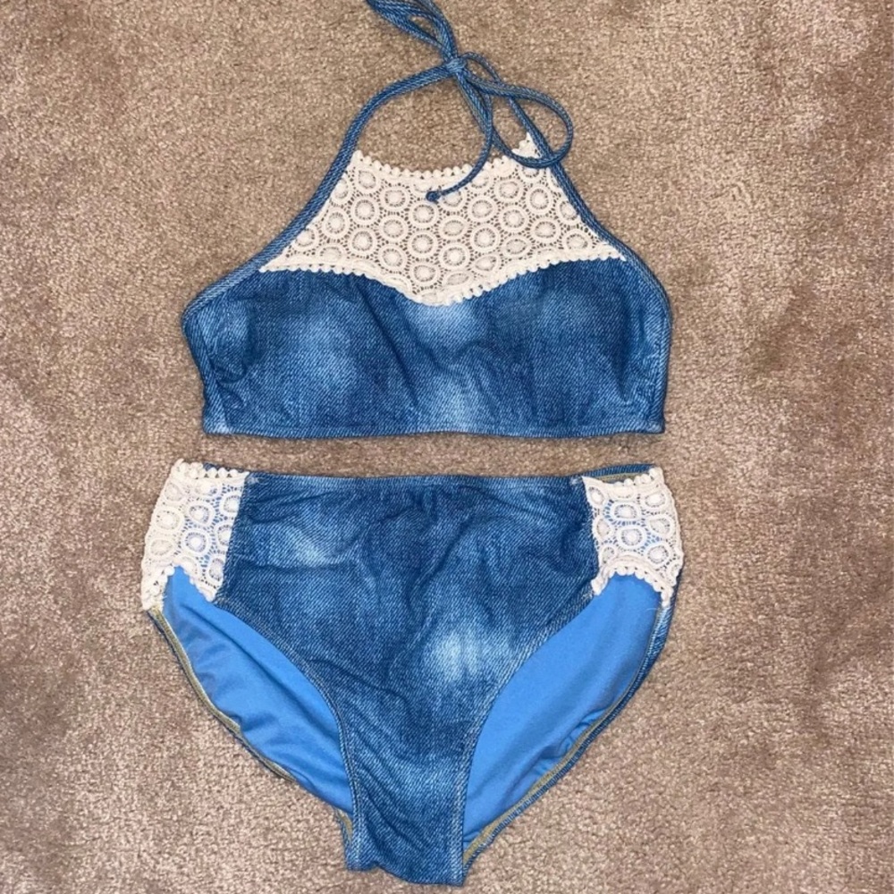 Halter top, high waisted bikini